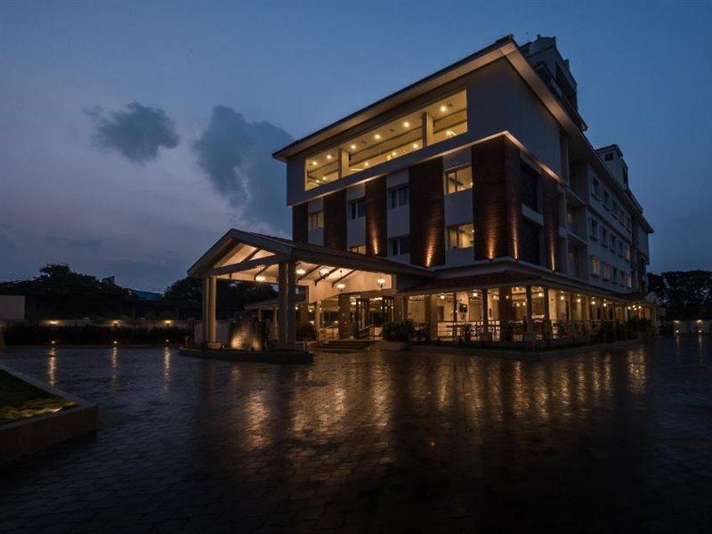 Chikmagalūr Hotel Aadrika מראה חיצוני תמונה